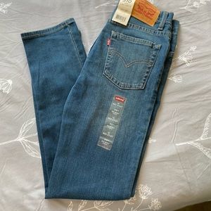 New with tags pair of jeans